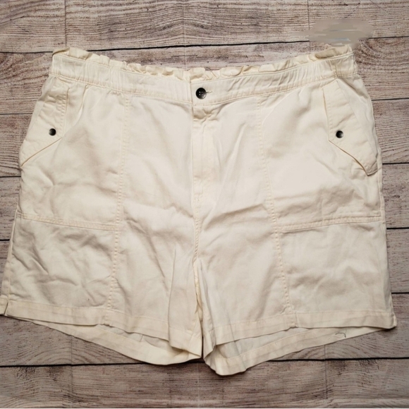 Old Navy Pants - OLD NAVY Cream Pull On Paper Bag Shorts Women's XL Casual Summer Neutral EUC